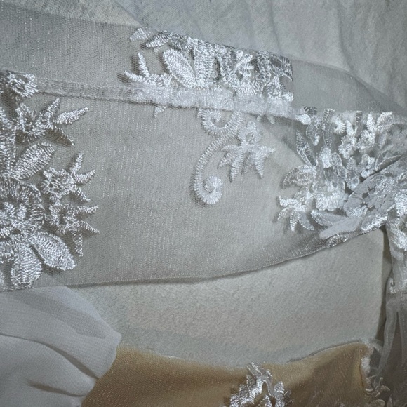 Vintage Elegant White Lace Dress - Picture 4 of 8